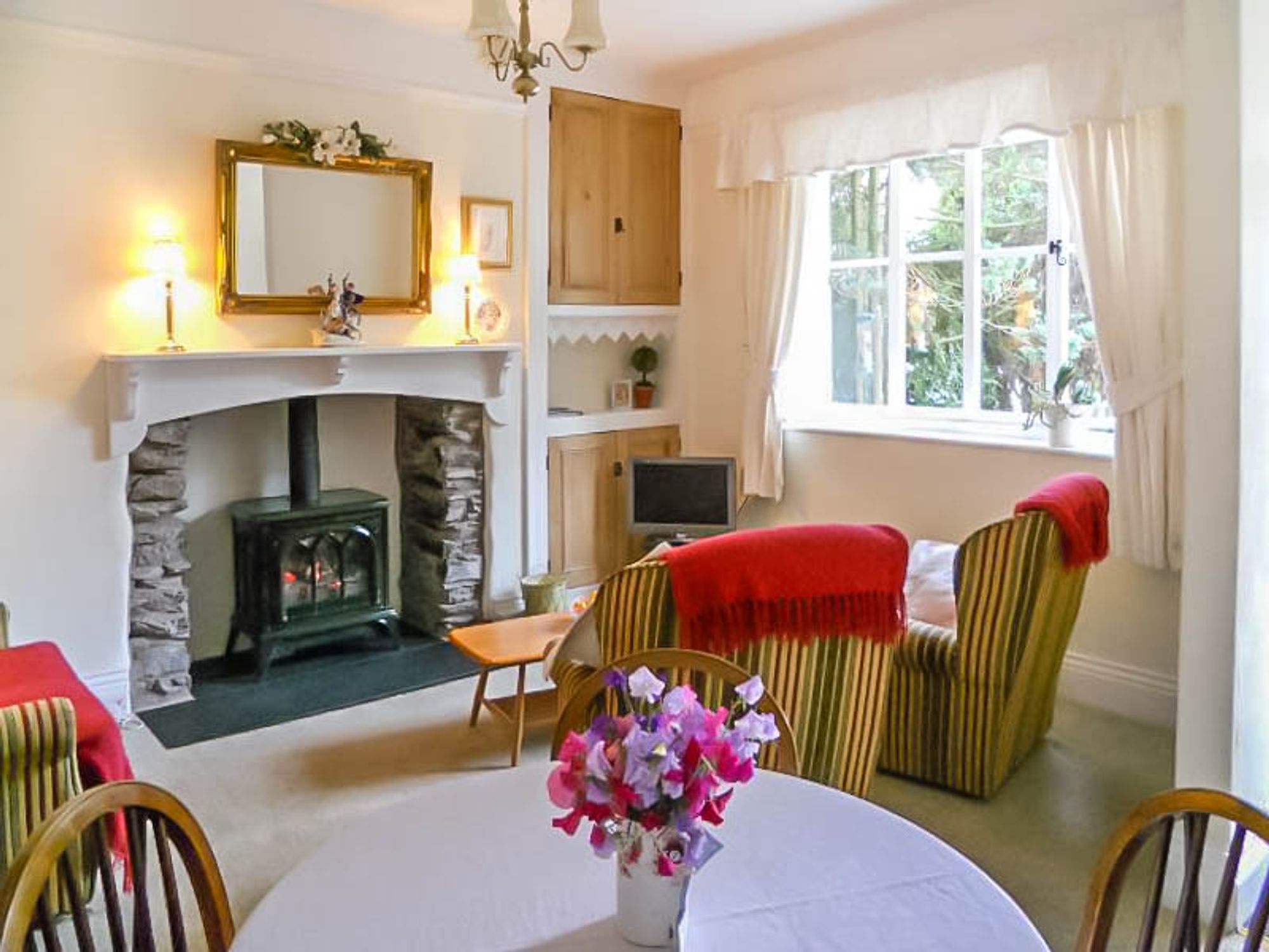 2FerryViewCottages-Lounge.jpg