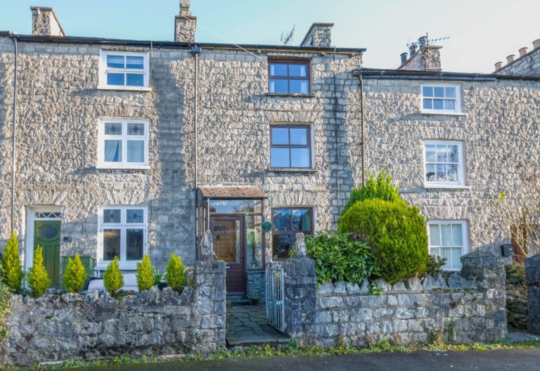 Castle Crescent Image