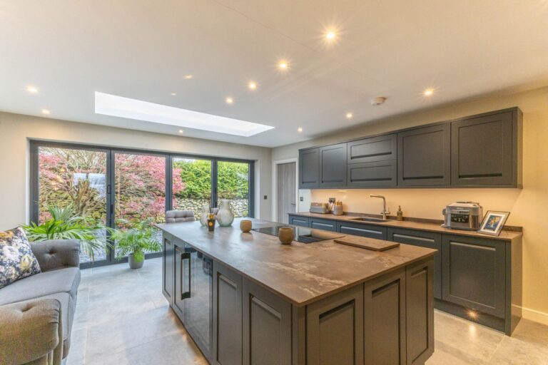 Silver Howe Close Image