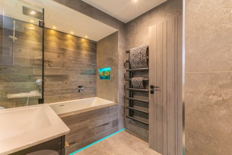 Silver Howe Close Image