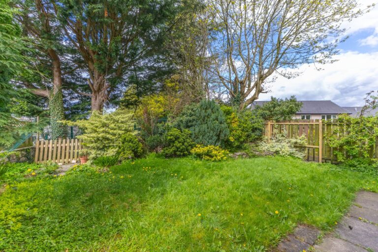 Howe Gardens Image