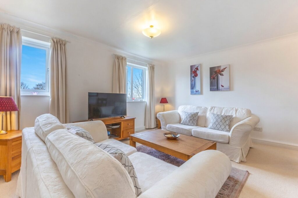 College Court Main Road Image 0