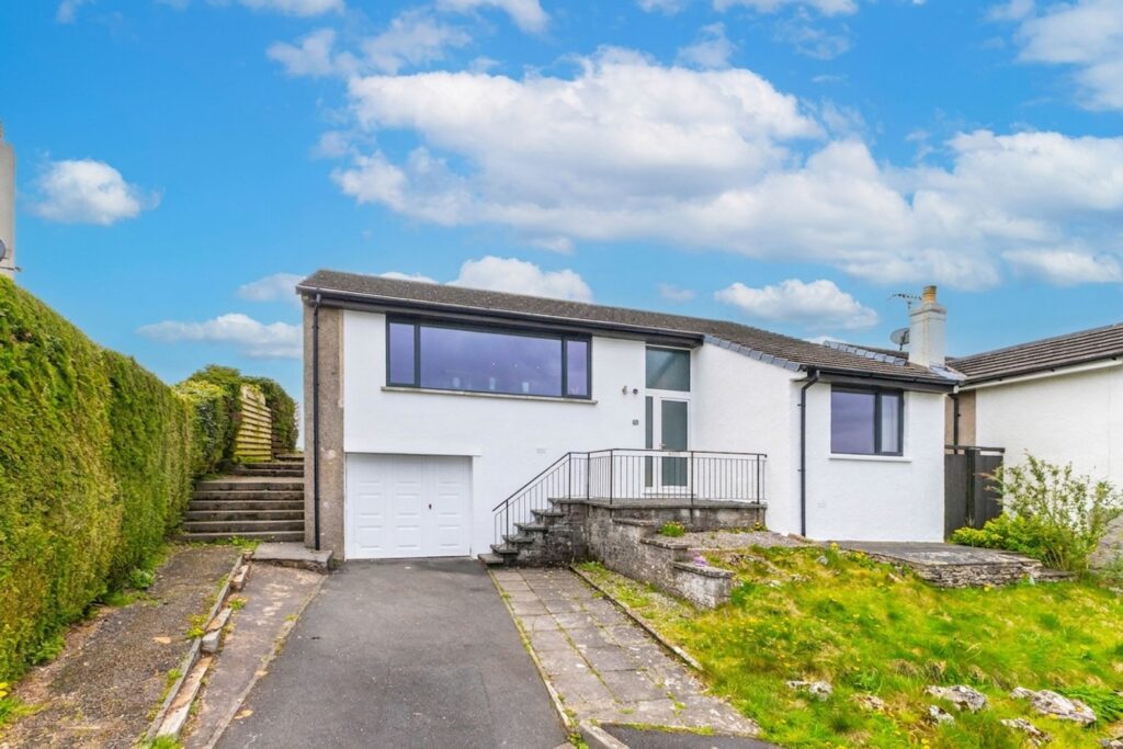 Silver Howe Close Image 0