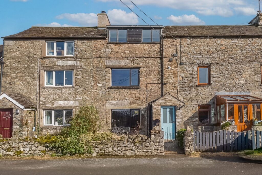 Gatebeck Cottages Image 0