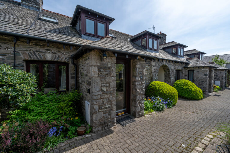 Town End Court Image