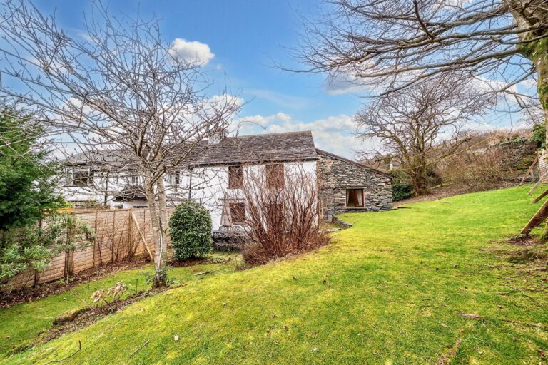 Oaks Farm Cottage, Oaks Field Image