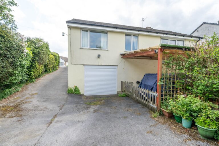 Meadowside Close Image