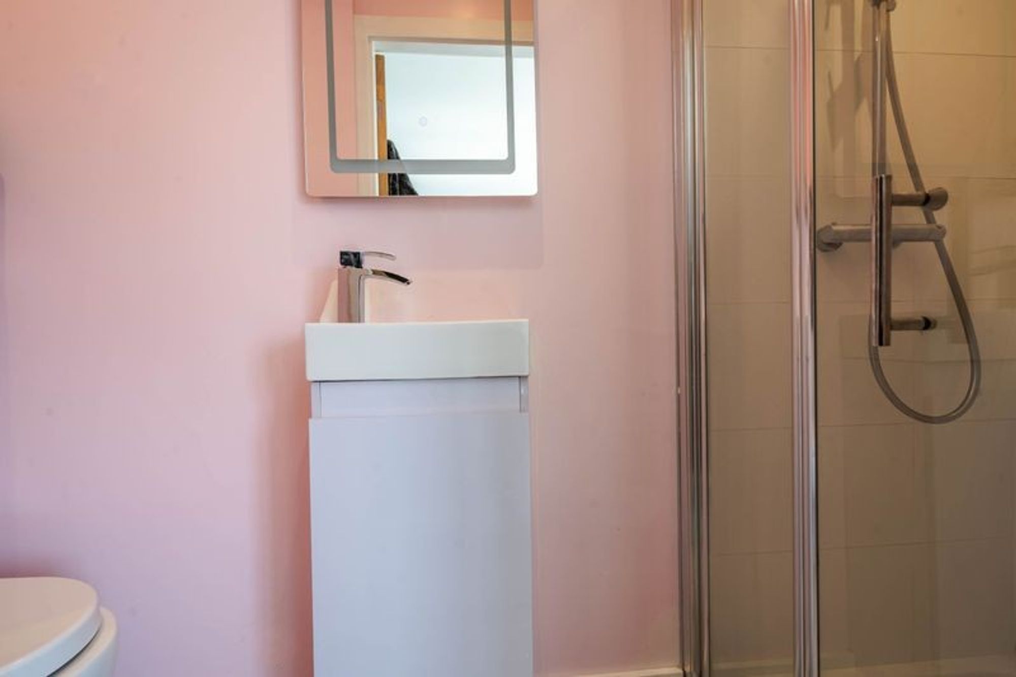 Bathroom002.jpg