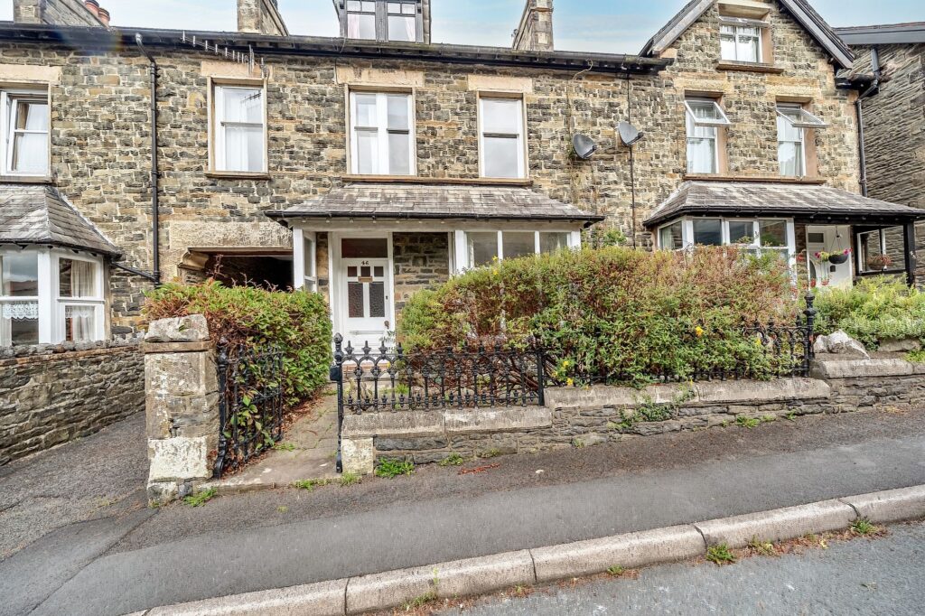 Bainbridge Road Image 0