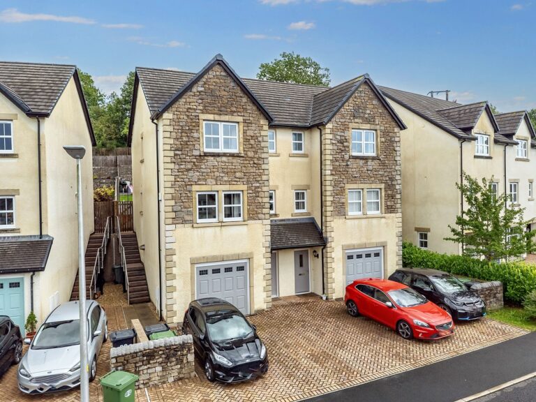 Kendal Parks Road Image