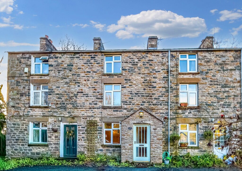 Farfield Row Image 0