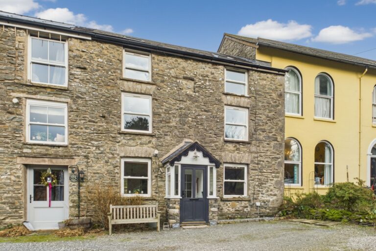 Hutton Manor Cottage Image