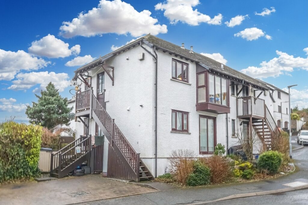 Cherry Tree Crescent Image 0