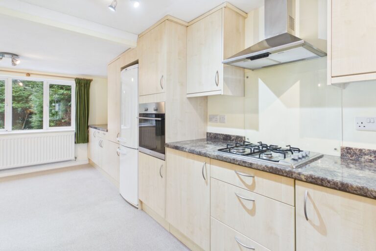 Meadowside Close Image