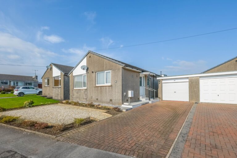 Wray Crescent Image