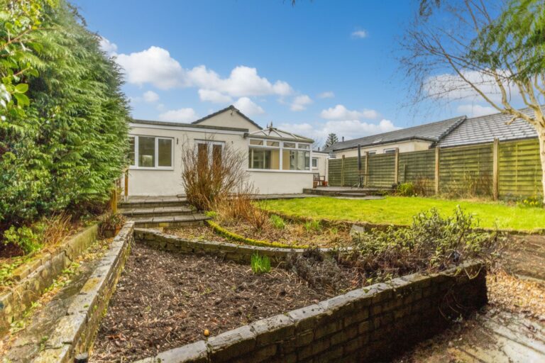 Meadowside Close Image