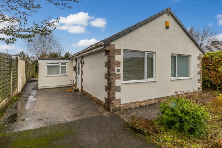 Meadowside Close Image