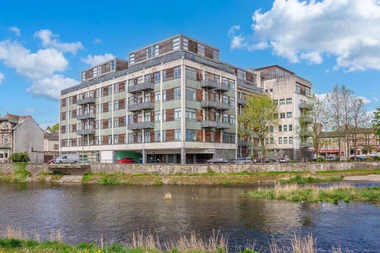 Sand Aire House Stramongate Image