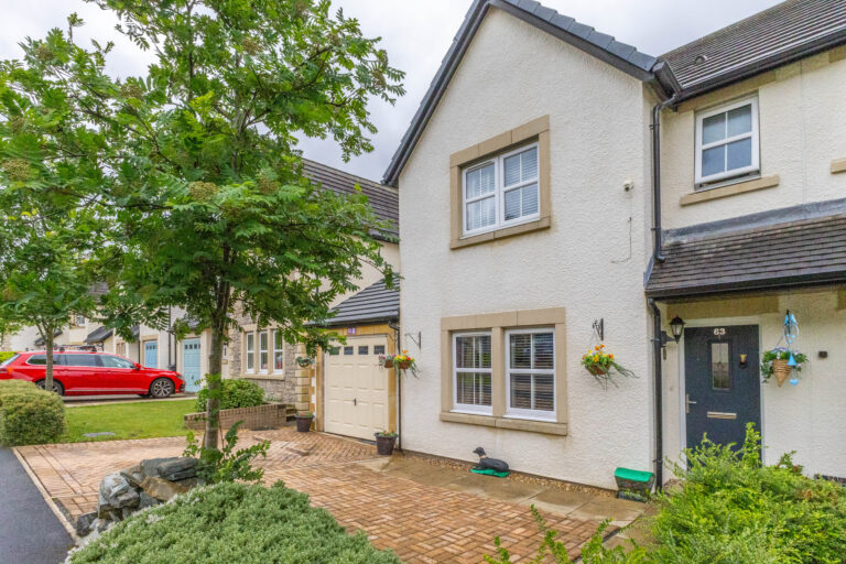 Kendal Parks Road Image
